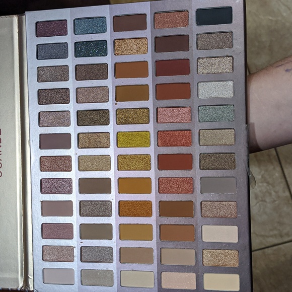 Ucanbe luxury Gathering Eyeshadow Palette - Picture 3 of 3